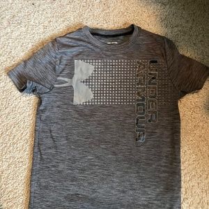 Under Armour Boys T-shirt (Size Small)